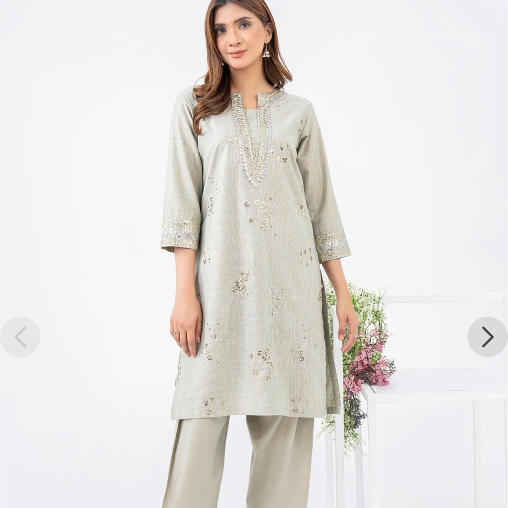 Elegant Embroidered Gray Kurta